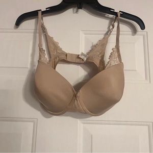 Maidenform lace front & Back bra is a Size 36D.